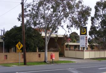 Eaglehawk Motel allows 18 year olds to book a room