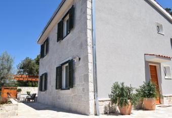 Villa Kate has Balcony rooms