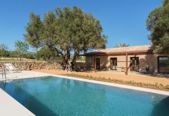 Finca Agroturismo Sarbosar allows 18 year olds to book a room