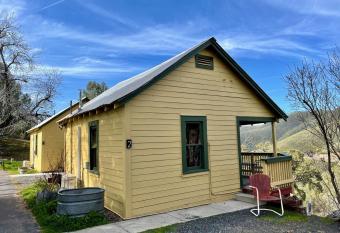 Priest Station Cafe & Cabins has Balcony rooms