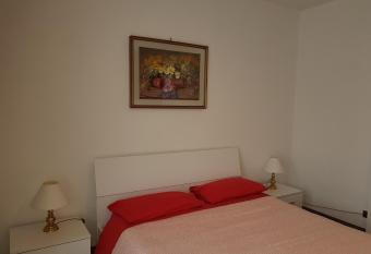 In centro a Saint Vincent has Balcony rooms