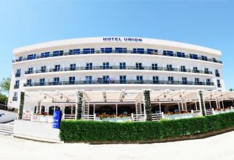 Hotel Union has Balcony rooms