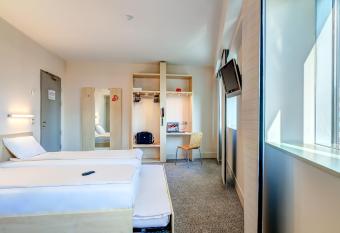 Hello Hotels Gara de Nord allows 18 year olds to book a room