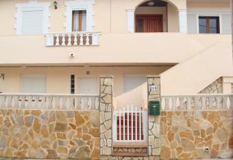 Can Caragol allows 18 year olds to book a room