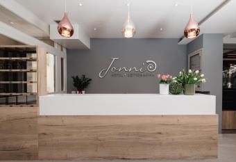 Hotel Jonni has Balcony rooms