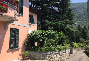 Iseo Lake Home Nature & Relax has Balcony rooms