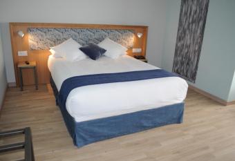 Hotel Celanova allows 18 year olds to book a room