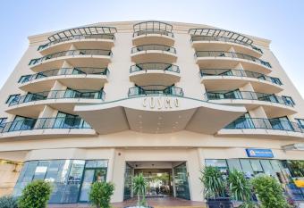 Central Cosmo Apartment Hotel has Balcony rooms