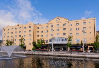 Canal Court allows 18 year olds to book a room