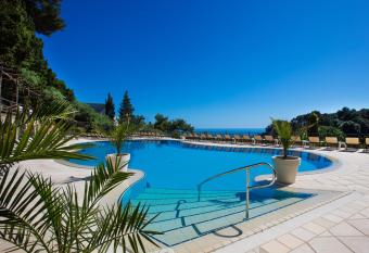 La Vega has Balcony rooms