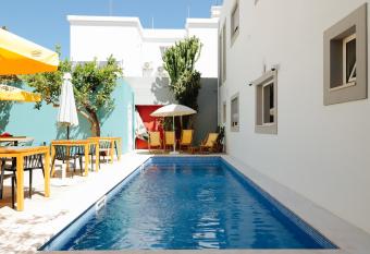 PTM DownTown Hostel&Suites allows 18 year olds to book a room