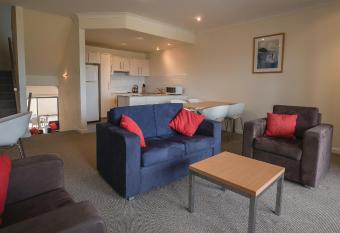 Aurora Ozone Hotel Kangaroo Island allows 18 year olds to book a room