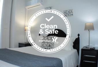 Dear Porto Guest House allows 18 year olds to book a room
