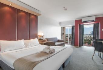 Metro Hotel Perth allows 18 year olds to book a room