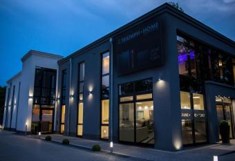 Triumph Inn Pension allows 18 year olds to book a room