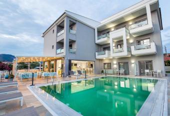 Patiras Deluxe B&B has Balcony rooms