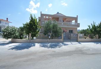 Villa Kaiti has Balcony rooms
