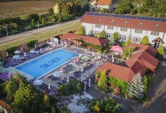 Silver Hotel allows 18 year olds to book a room