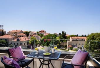 Apartments ZoomZoom has Balcony rooms