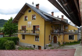 BIO TURISTI  NA KMETIJA FR  EJ-ZUPAN has Balcony rooms