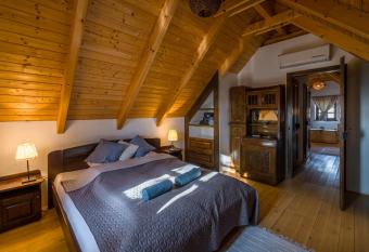 Tagyon Birtok Royal Apartmanh  z has Balcony rooms