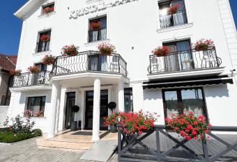 Krystal Boutique Mansion allows 18 year olds to book a room