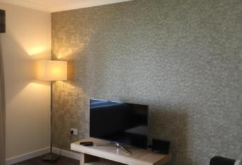 Bruce s Cottage has Balcony rooms