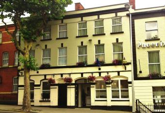 Phoenix Park Hotel allows 18 year olds to book a room