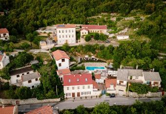 Boutique B&B Mali Pariz has Balcony rooms