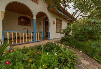 Hotel Claro de Luna allows 18 year olds to book a room