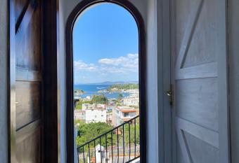 Black Market Hotel has Balcony rooms