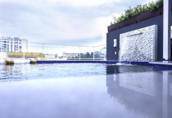 Casa Nova Hotel allows 18 year olds to book a room