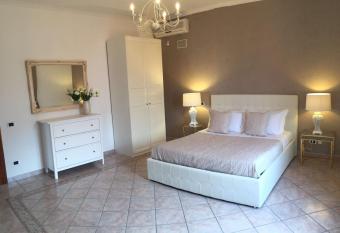 Villa Charme has Balcony rooms