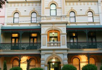 Avonmore On The Park Boutique Hotel has Balcony rooms