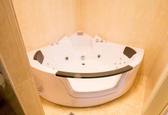 Jacksons Motor Inn allows 18 year olds to book a room