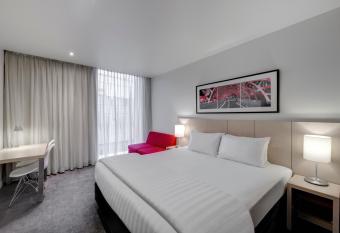 Travelodge Hotel Melbourne Docklands allows 18 year olds to book a room