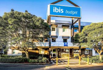 ibis Budget - St Peters allows 18 year olds to book a room