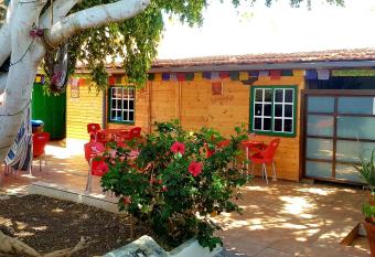 Hostel Los Duendes del Sur allows 18 year olds to book a room