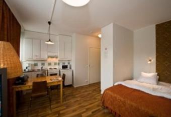 Hotel Homeland allows 18 year olds to book a room