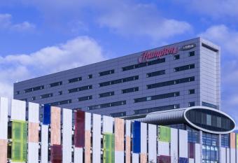 Hampton by Hilton Liverpool John Lennon Airport allows 18 year olds to book a room