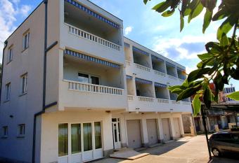 Apartments Ivan has Balcony rooms