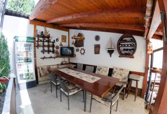 Guest House Time Out has Balcony rooms