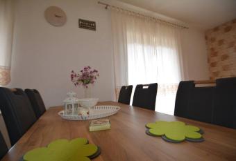 Apartmani Luka has Balcony rooms