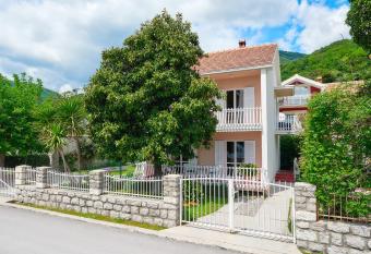 Vila Magnolia has Balcony rooms