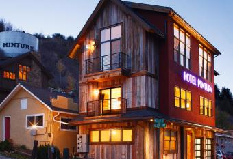 Hotel Minturn has Balcony rooms