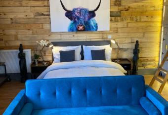 Windsor Studio East has Balcony rooms