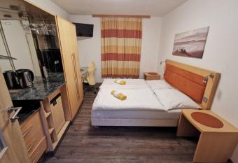 Cesar s Pension has Balcony rooms