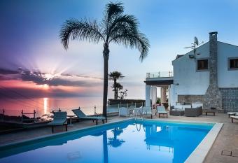 Luxury Taorum villa with spectacular sea views in Taormina allows 18 year olds to book a room