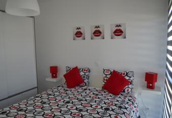La bo  te rouge has Balcony rooms