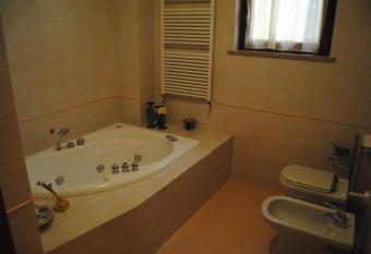 Antea Nuevo Sol B&B has rooms with a private hot tub